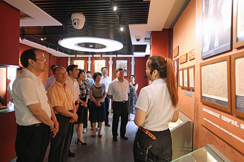 中國(guó)殘聯(lián)黨組集體參觀北大紅樓