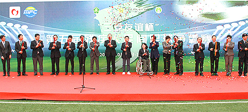 圖為張海迪宣布年終總決賽開(kāi)賽 圖為張海迪宣布年終總決賽開(kāi)賽