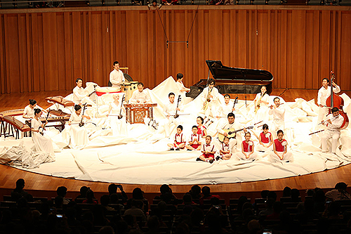 圖為演出現(xiàn)場(chǎng) 圖為演出現(xiàn)場(chǎng)