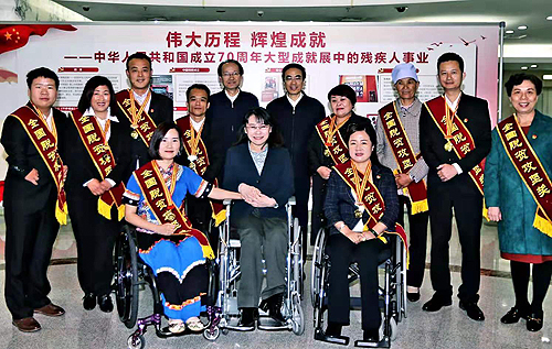 圖為與會人員合影 圖為與會人員合影