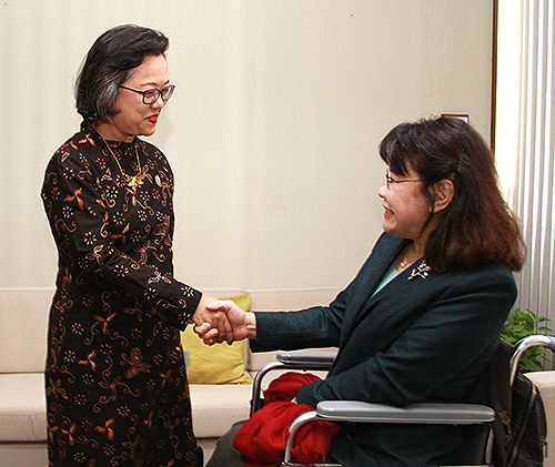 圖為張海迪會(huì)見聯(lián)合國亞太經(jīng)社會(huì)執(zhí)秘阿里沙赫巴納