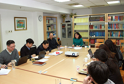 圖為中國殘聯(lián)主席張海迪，黨組書記、理事長周長奎到中國殘聯(lián)信息中心調(diào)研